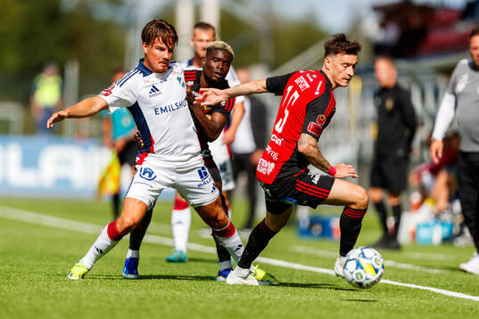 Östers Tatu Varmanen och Östersunds Jamie Ryan Hopcutt