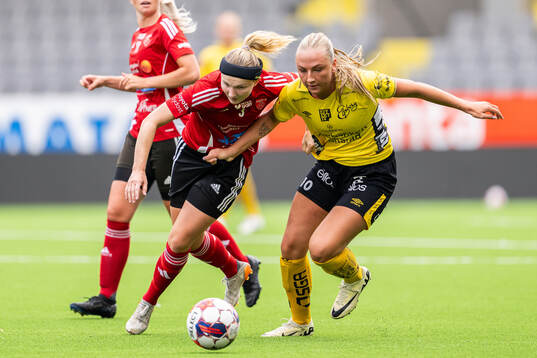 Tjust IFs Tove Carlberg och Elfsborgs Stina jensen