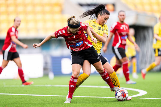 Tjust IFs Tove Carlberg och Elfsborgs Izabella Bergström