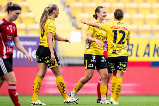 Elfsborgs Ellen Nilsson jublar med Hedvig Petersson