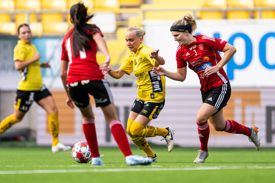 Elfsborgs Tea Skoglund och Tjust IFs Tove Carlberg
