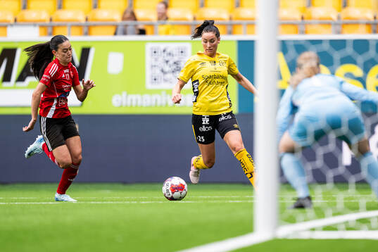 Tjust IFs Alina Gustafsson och Elfsborgs Izabella Bergström
