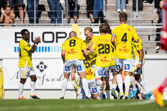 Falkenbergs spelare jublar