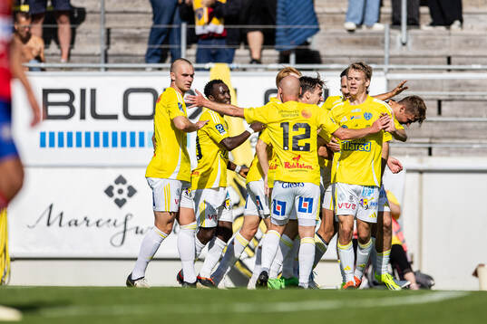 Falkenbergs spelare jublar