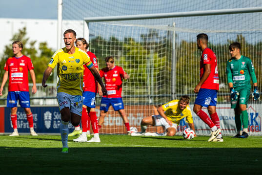Falkenbergs Tim Stålheden jublar