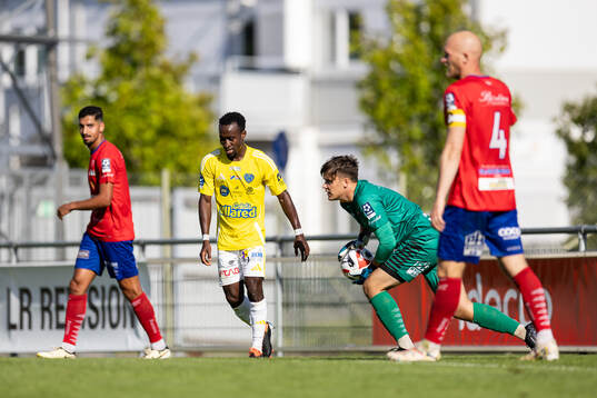Falkenbergs Wanbe Godwin Aguda och Tvååkers Axel Svensson
