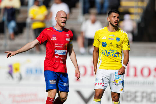 Tvååkers Viktor Nilsson och Falkenbergs Leonardo Farah