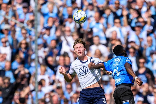 Malmö FFs Nils Zätterström och Halmstads Blair Sebastian