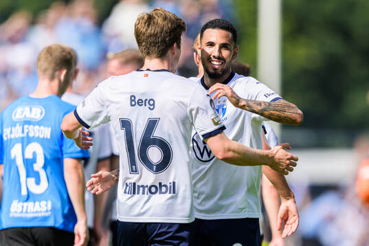 Malmö FFs Oliver Berg och Sergio Pena jublar