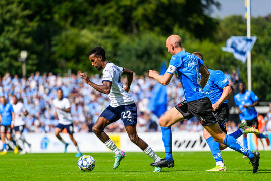 Malmö FFs Taha Ali och Halmstads Andreas Johansson