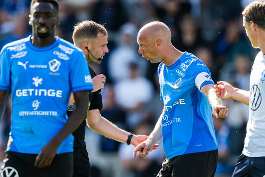 Halmstads Andreas Johansson reagerar