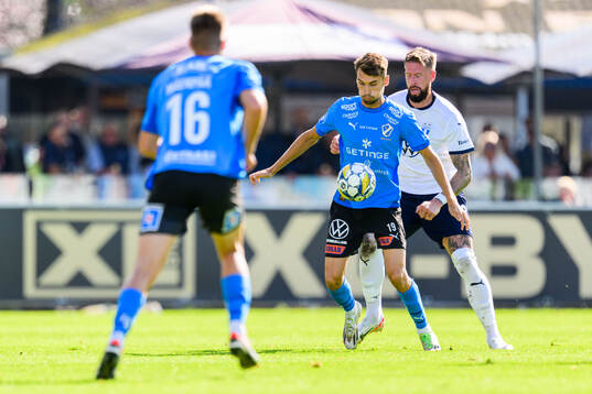 Halmstads Rasmus Wiedesheim-Paul och Malmö FFs Pontus