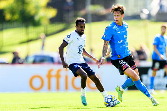 Malmö FFs Taha Ali och Halmstads Gabriel Wallentin