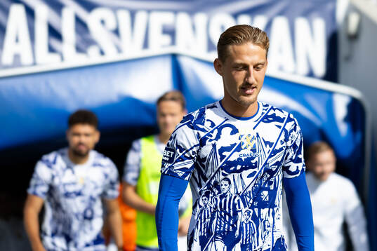 IFK Göteborgs Arbnor Mucolli innan fotbollsmatchen i