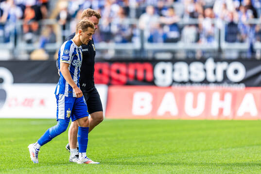 IFK Göteborgs Arbnor Mucolli lämnar planen