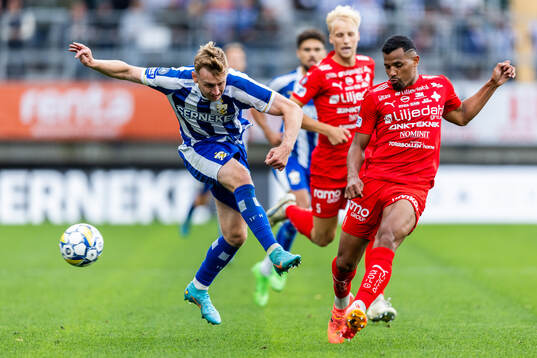 IFK Göteborgs Sebastian Ohlsson och Värnamos Wenderson