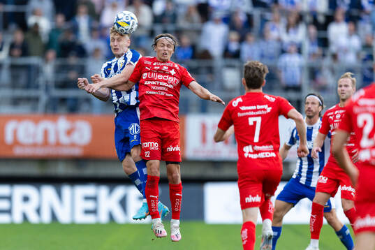 IFK Göteborgs Sebastian Ohlsson oh Värnamos Simon Thern