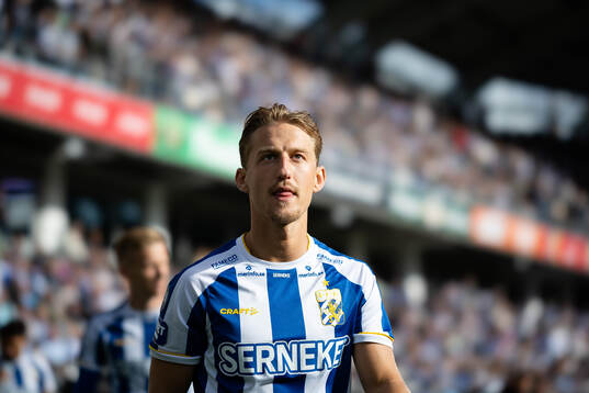 IFK Göteborgs Arbnor Mucolli innan fotbollsmatchen i