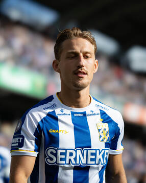 IFK Göteborgs Arbnor Mucolli innan fotbollsmatchen i