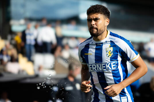 IFK Göteborgs Thomas Santos innan fotbollsmatchen i