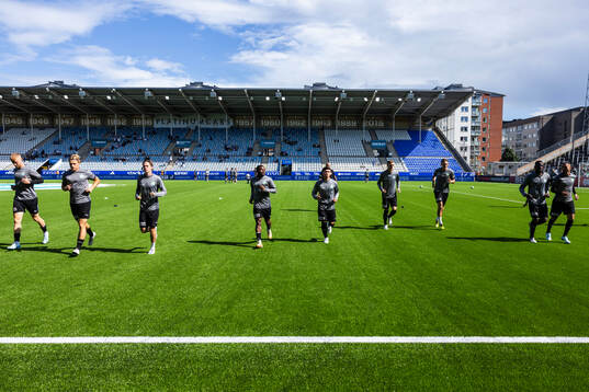 Västerås spelare på uppvärmningen