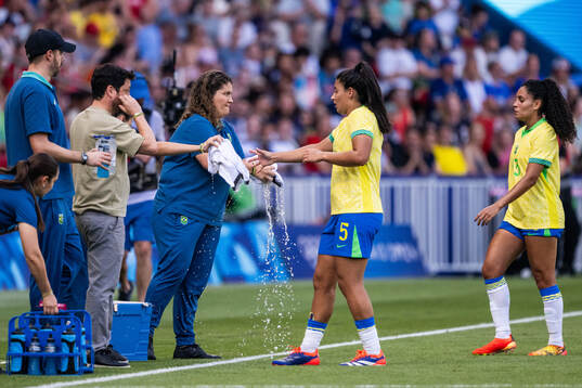 Duda Sampaio of Brazil at a cooling break in the women’s