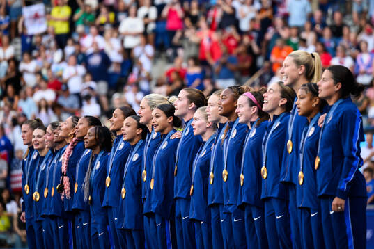 Players of USA with gold medals