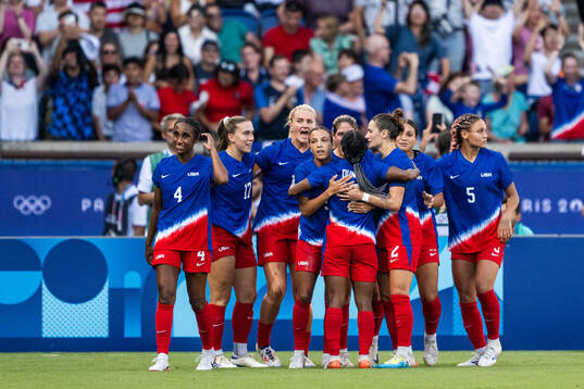 Mallory Swanson of USA celebrates with team mates