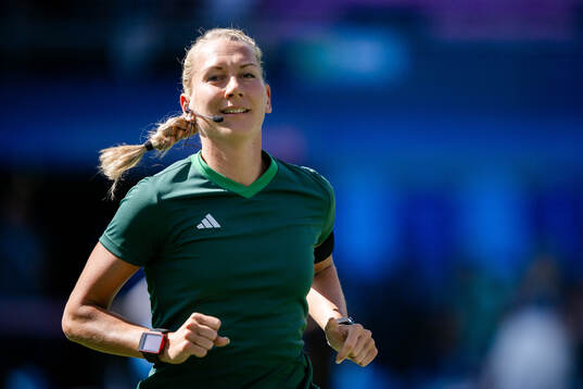 Referee Tess Olofsson