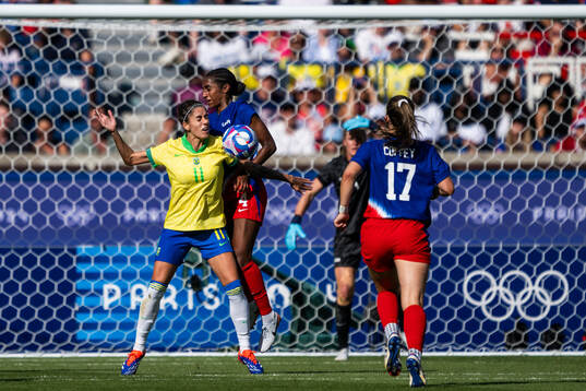 Jheniffer of Brazil and Naomi Girma of USA in the women’s