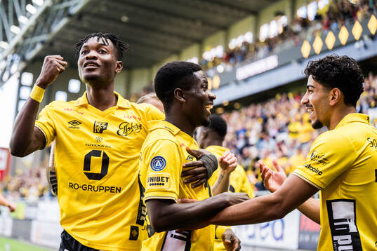 Elfsborgs Michael Baidoo jublar med Jalal Abdullai och