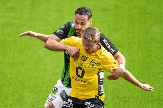 GAISs Mervan Celik och Elfsborgs Simon Hedlund