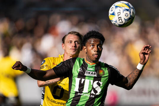 Elfsborgs Simon Hedlund och GAISs Chovanie Shakur Amatkarijo