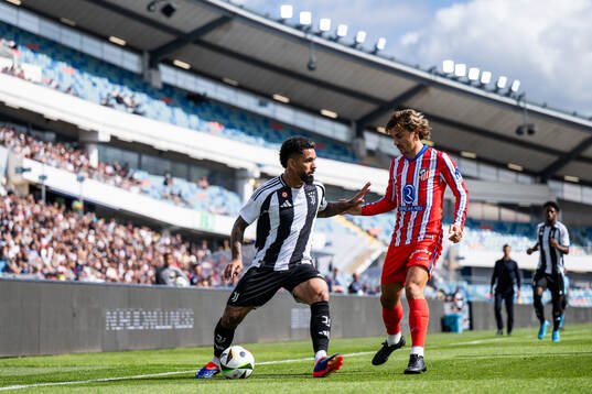 Douglas Luiz Soares De Paulo of Juventus and Antoine
