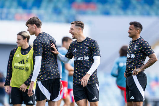 Jonas Rouhi of Juventus warm-up