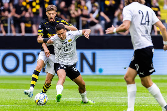 AIKs Anton Salétros och Mjällbys Nicklas Røjkjær