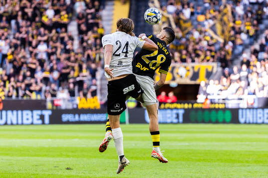 Mjällbys Tom Pettersson och AIKs Ioannis Pittas