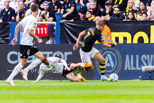 AIKs Anton Salétros och Mjällbys Jesper Gustavsson