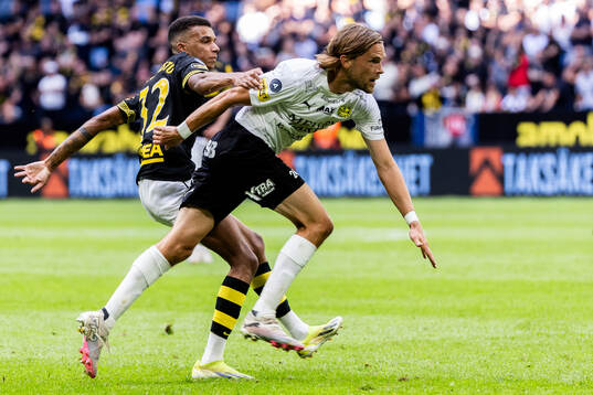 AIKs Rui Manuel Muati Modesto och Mjällbys Tom Pettersson