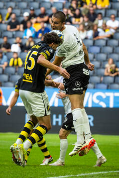 AIKs Taha Ayari och Mjällbys Rasmus Wikström