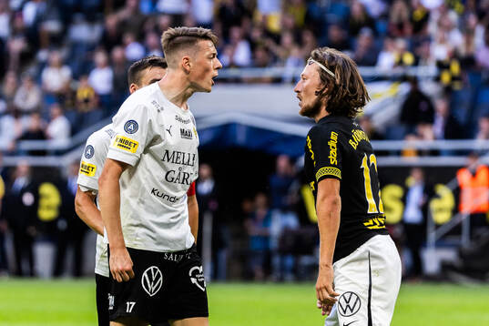 Mjällbys Elliot Stroud och AIKs Axel Björnström