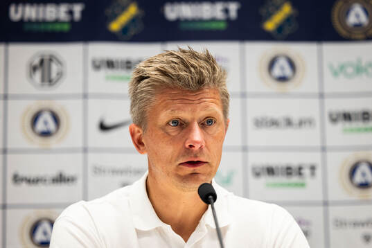 AIKs tränare Mikkjal Thomassen