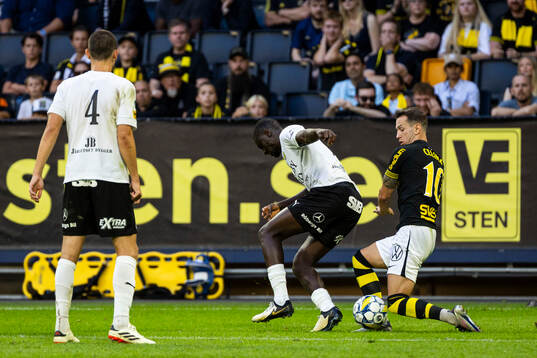 Mjällbys Seedy Imam Jagne och AIKs Bersant Celina