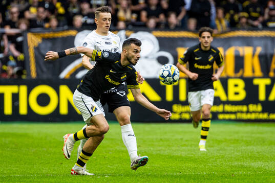 AIKs Ioannis Pittas och Mjällbys Elliot Stroud