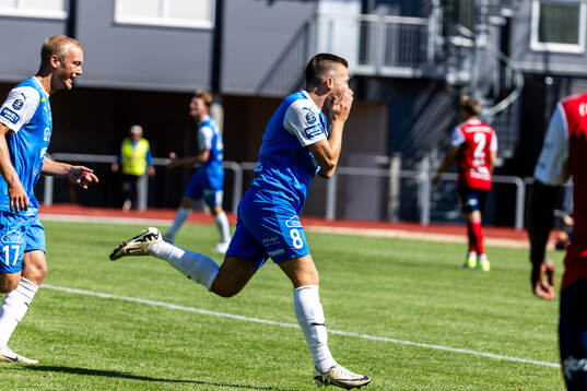 IK Oddevolds Oscar Iglicar Berntsson har gjort 1-0 och