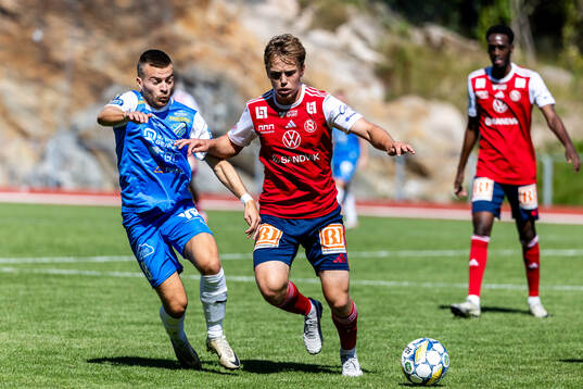 IK Oddevolds Oscar Iglicar Berntsson och Sandvikens IFs