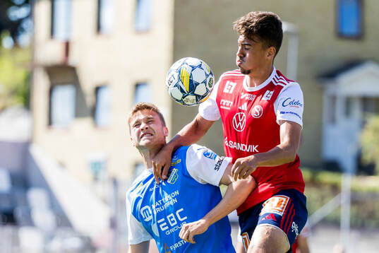 IK Oddevolds Axel Pettersson och Sandvikens IFs Liam Vabö