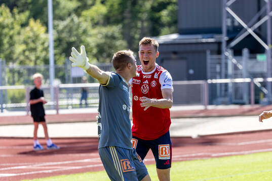 Sandvikens IFs målvakt Felix Jakobsson har gjort 2-2 och