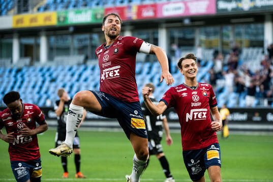 Örgrytes Jonathan Azulay jublar