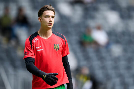 Brommapojkarnas målvakt Fabian Mrozek